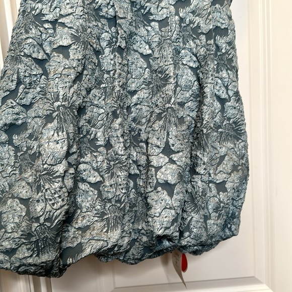 New FLORAL JACQUARD SLEEVELESS MINI DRESS Size Medium on blue - Picture 4 of 11